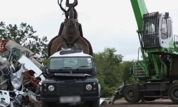 Land Rover Defender: Reif für den Schrottplatz