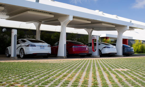 Tesla Supercharger-Stationen: Hilfe gegen die Reichweitenangst
