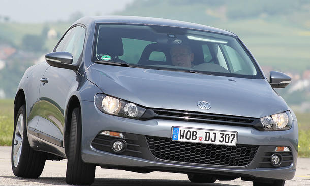 Vergleichstest: VW Scirocco 1.4 TSI - VW Scirocco 1.4 TSI
Den Scirocco gibt es ab 22.200 Euro zu kaufen Den VW Scirocco 1.4 TSI gibt es ab 22.200 Euro zu kaufen