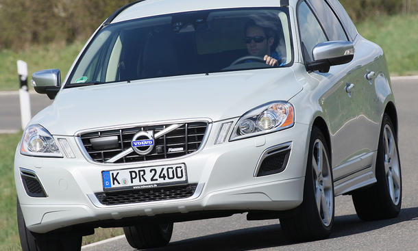Volvo XC60 D5 AWDKontaktfreudiger: Mit Sportfahrwerk und 20-Zöllern (5.680 Euro) ...
Volvo XC60 D5 AWD ab 39.380 Euro
