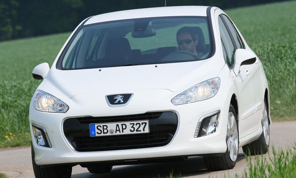 Peugeot 308 HDi FAP 150
Der kleinere Kühlergrill und die runden Schweinwerfer machen den 308 sympathischer Peugeot 308 HDi FAP 150 Facelift