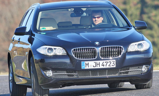 BMW 525d Touring - Die optionale Integral-Aktivlenkung verleiht dem BMW ein ausgesprochen agiles Handling BMW 525d Touring Vergleichstest