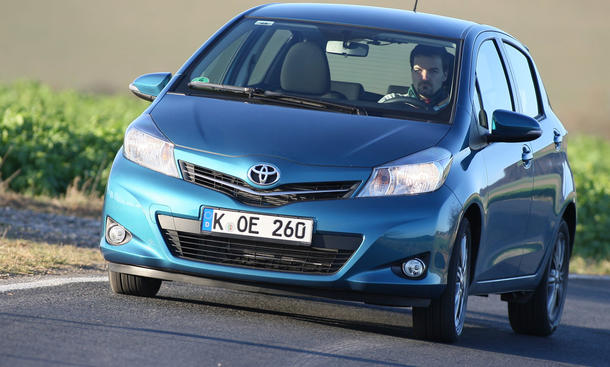 Toyota Yaris 1.33 Dual-VVT-i - Der Toyota Yaris schaut nun genauso ernsthaft drein wie er fährt ... Toyota Yaris 1.33 Dual-VVT-i
