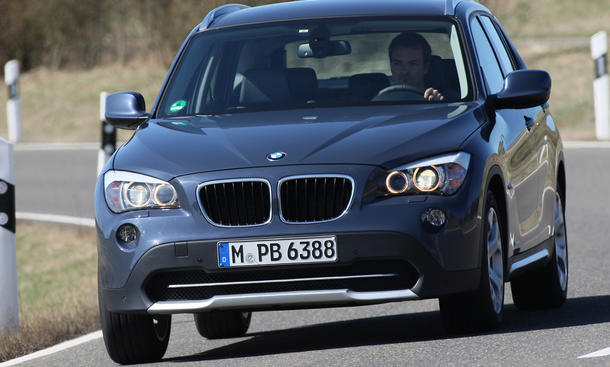 BMW X1 sDrive18i - Bei 850 Euro Unterschied kann man schon ins Grübeln kommen, ob das SUV nicht auf Dauer glücklicher macht als der kompakte 1er BMW X1 sDrive18i - SUV