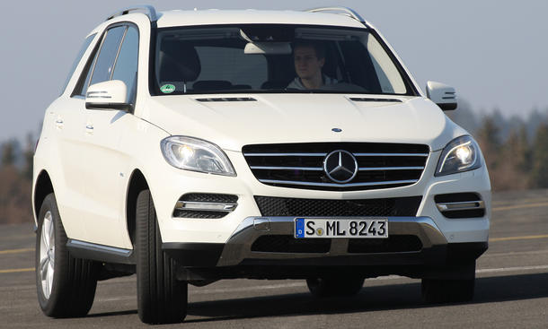Mercedes ML 250 CDI BlueTEC 4MATIC - Die neue M-Klasse ist dynamischer als je zuvor – trotz ihres hohen Gewichts von knapp 2,3 Tonnen Mercedes ML 250 CDI BlueTEC 4MATIC - dynamisch