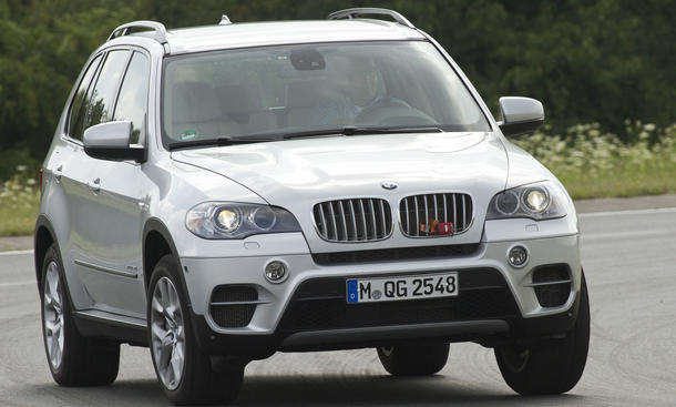 BMW X5 xDrive50i - Der komfortable BMW X5 xDrive50i wagt den Vergleich mit dem sportlichen Cayenne GTS Bilder BMW X5 xDrive50i 2013 Vergleich