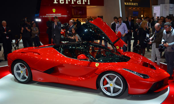 Supersportwagen auf dem Genfer Autosalon - Auf dem Genfer Autosalon feiern außergewöhnliche Supersportwagen und Dynamik-Wunder Premiere - wir fassen die Wichtigen in dieser Galerie zusammen Supersportwagen Highlights Genfer Autosalon 2013