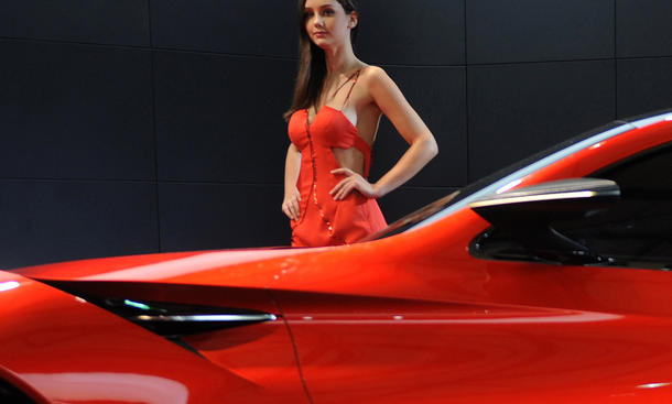 Girls in Shanghai - In Shanghai streiten schönes Blech und die Hostessen um die Aufmerksamkeit... Girls Shanghai Motor Show 2013 Hostessen China
