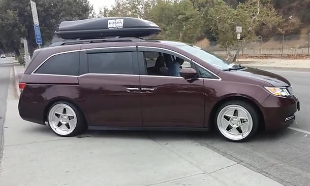 Frisch aus dem Netz: Minivan mit mächtig Dampf Frisch aus dem Netz: Minivan mit mächtig Dampf