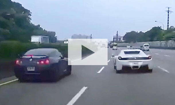 Ferrari 458 Spider versursacht Crash: Video Ferrari 458 Spider versursacht Crash: Video