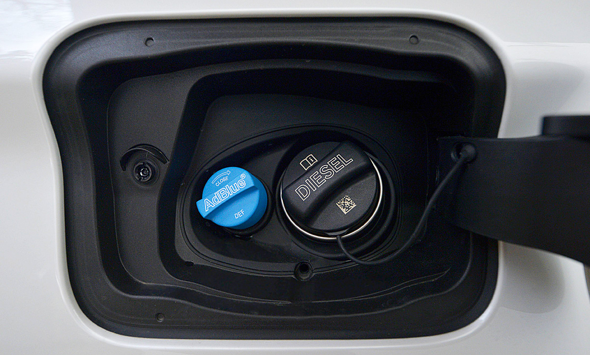 Additiv AdBlue 10L DEF Harnstofflösung mit Einfüllstutzen VW Audi BMW  Mercedes