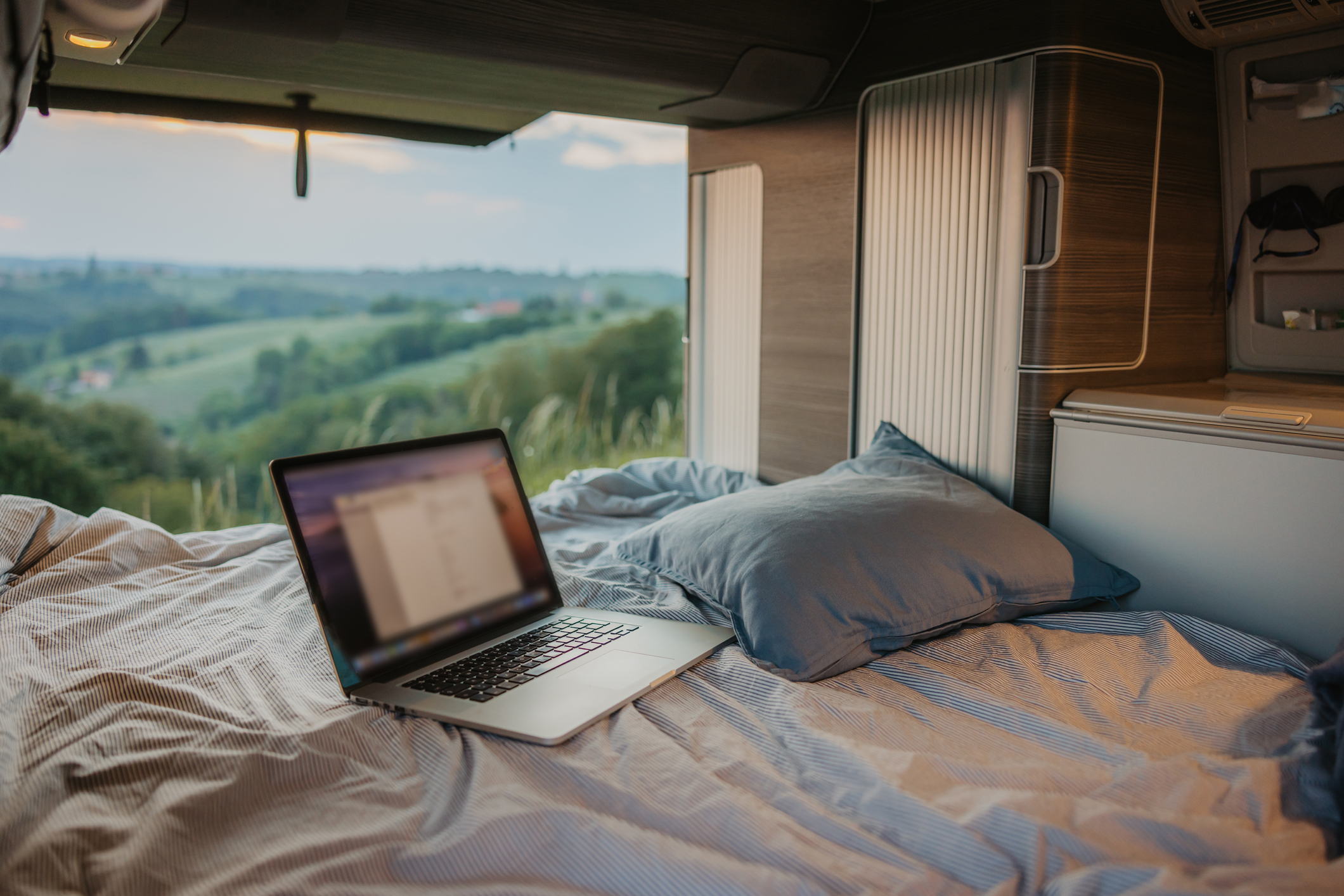 Auto-Luftmatratze: Aufblasbare Betten für Reisen im Auto
