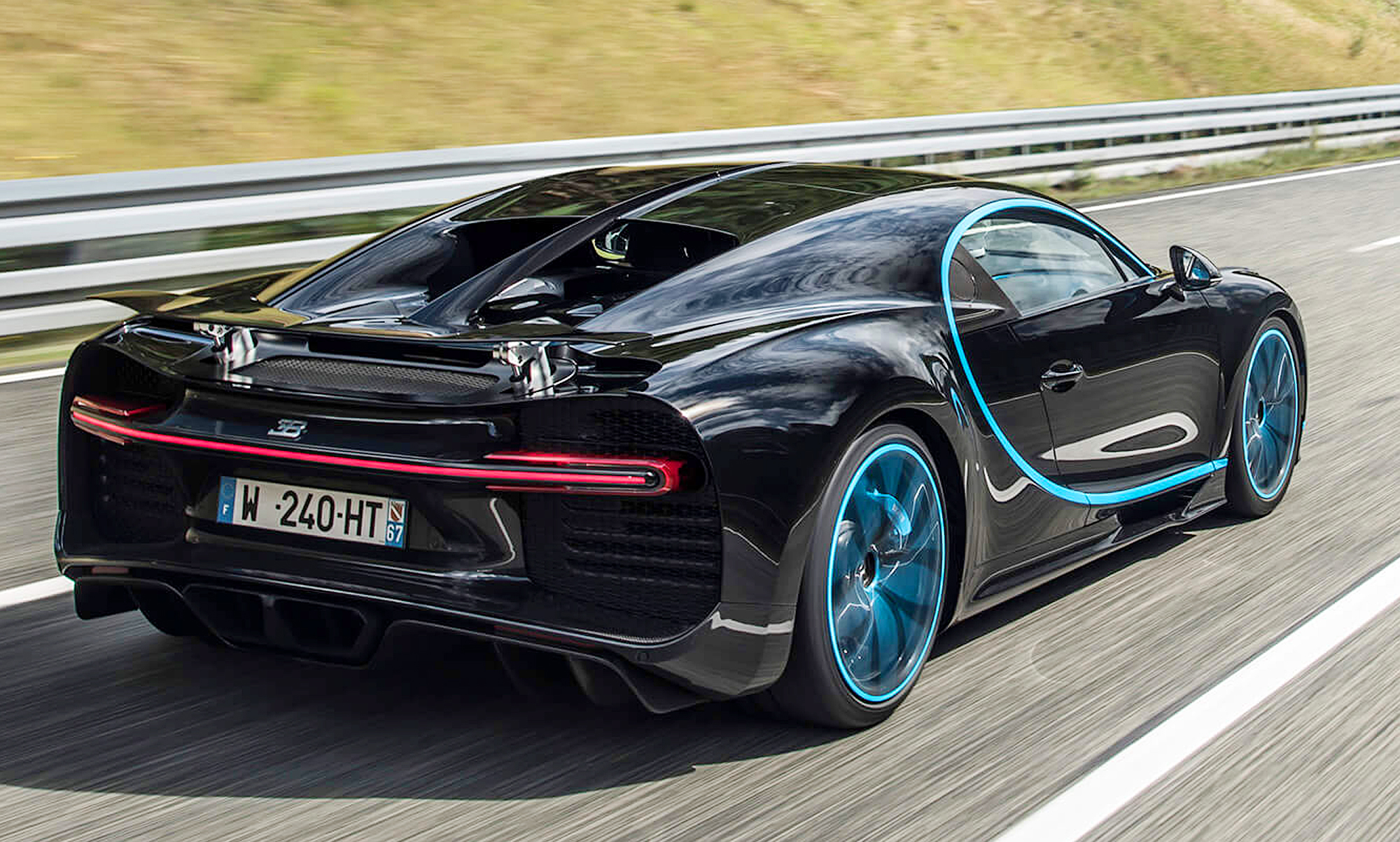 Wie schnell beschleunigt ein Bugatti Chiron von 0 auf 100?