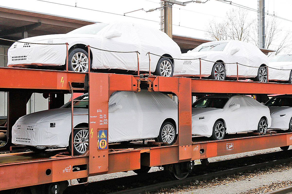 Lieferverzug bei Neuwagen ist aufgrund der Chip-Krise keine Seltenheit. Die AUTO ZEITUNG erklärt die Rechte zum Kauf-Rücktritt und Schadenersatz.