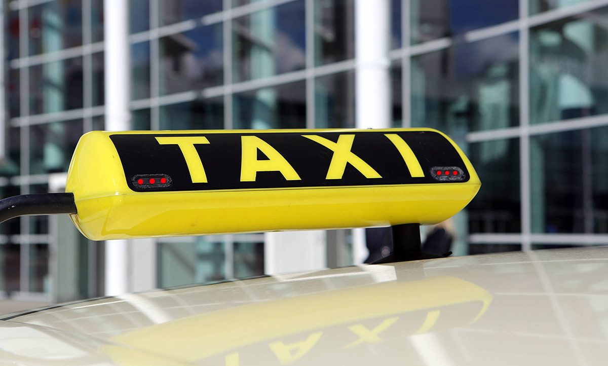 Taxischild blinkt rot: Bedeutung