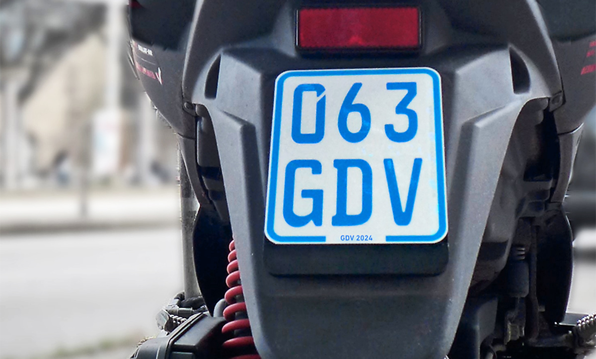 Versicherungskennzeichen (Roller/Mofa) Farbe autozeitung.de