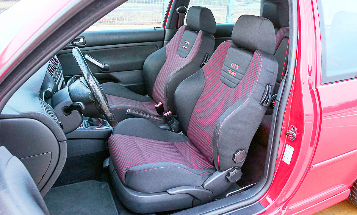 VW Golf 4 Golf IV Cabrio Maß Sitzbezüge vorne Sportsitze: GTI/rot