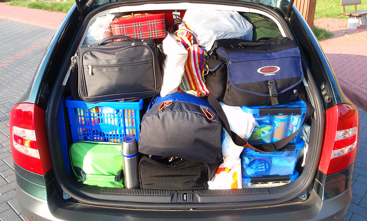 Kofferraum richtig beladen: Platz optimieren und sicher ankommen