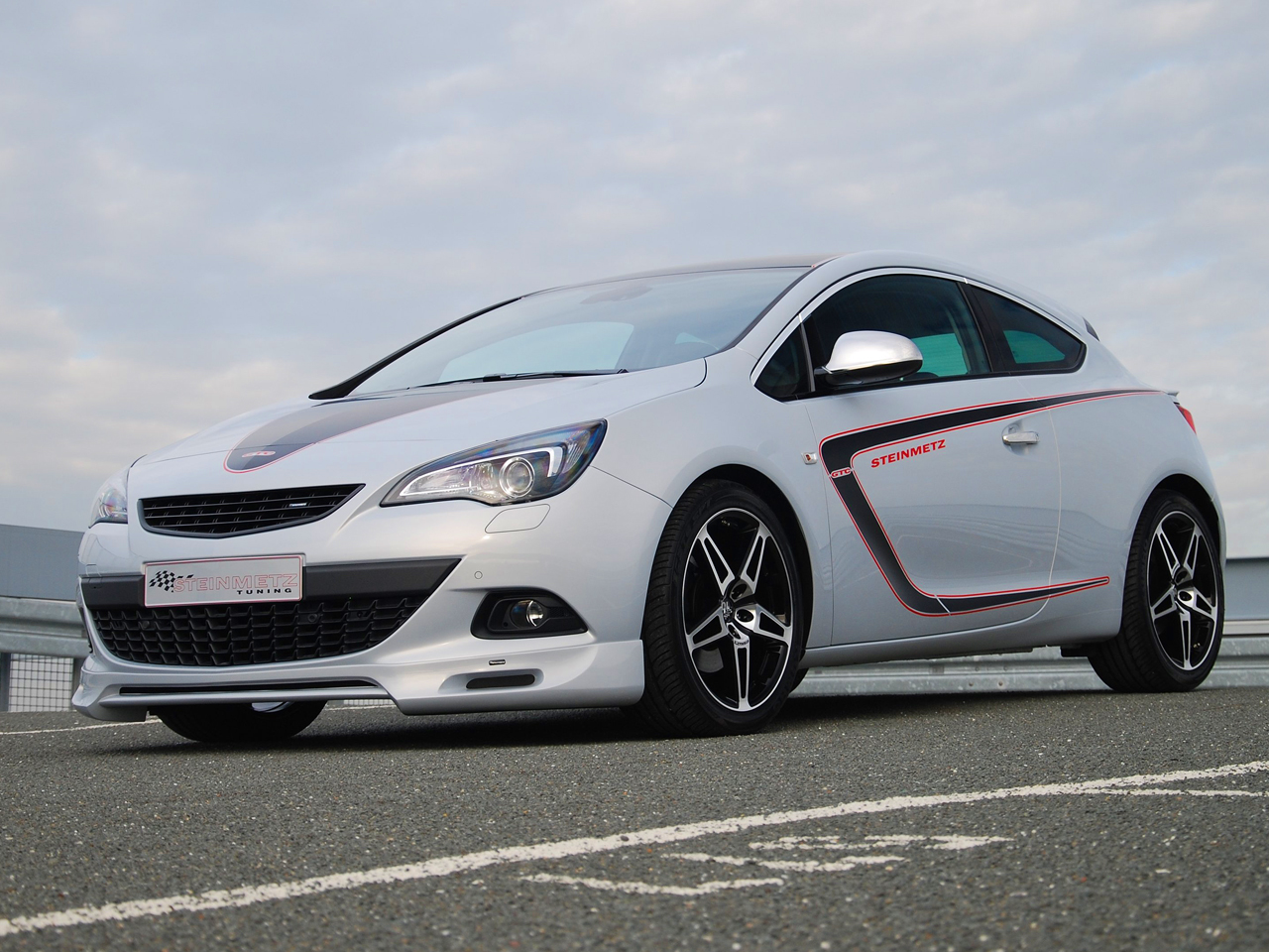 Opel Astra GTC Tuning von Steinmetz auf der Essen Motor Show 2011