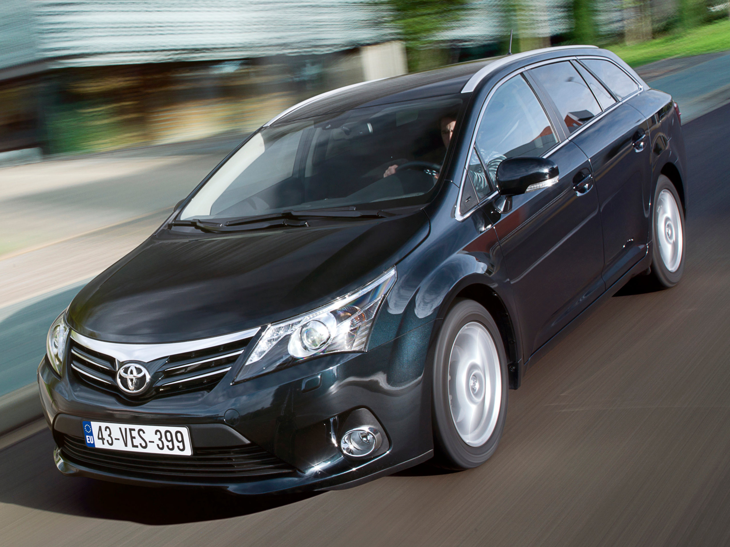 Toyota Avensis Combi (2012) im Fahrbericht