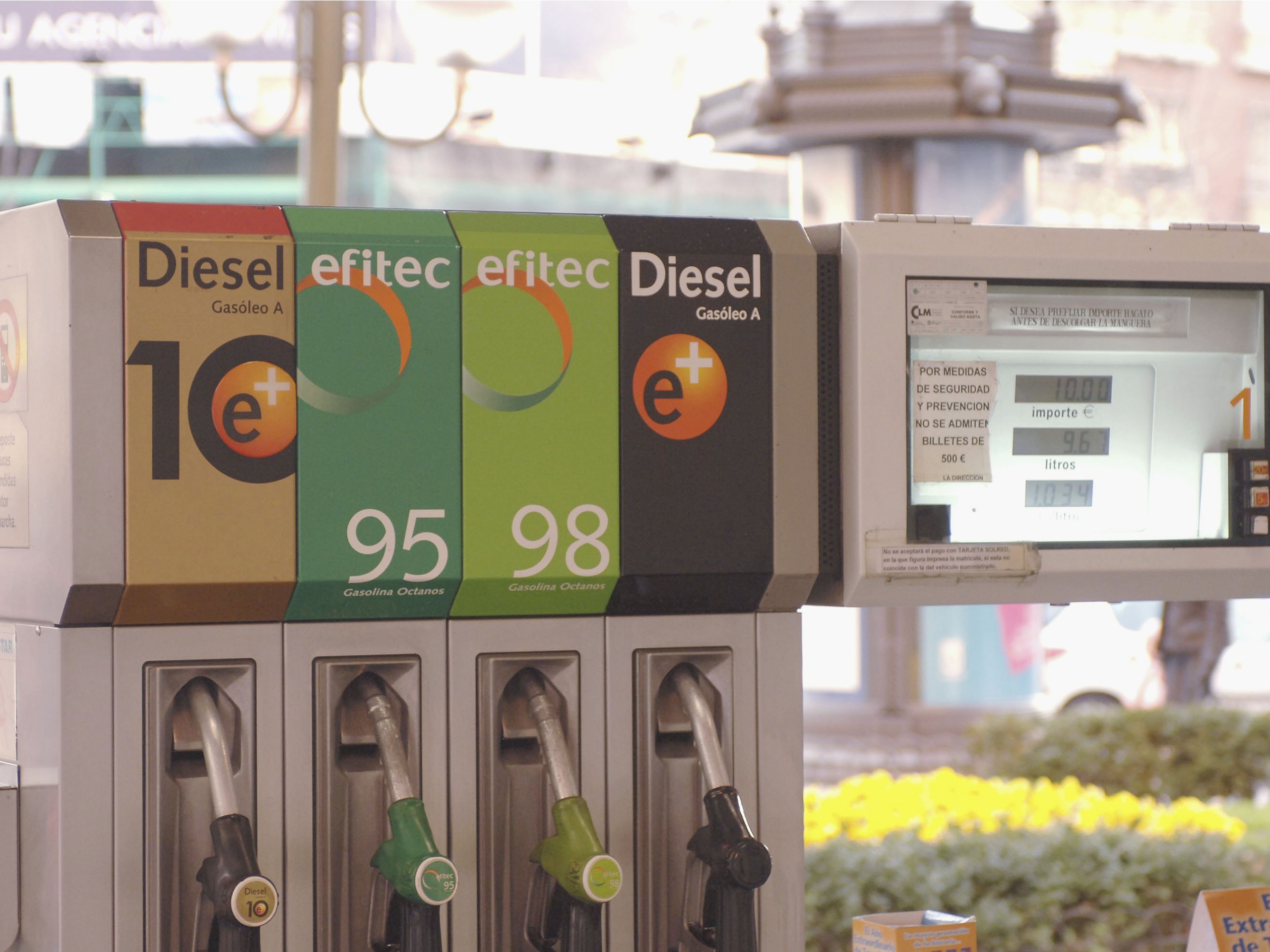 Kraftstoff-Bezeichnungen in Europa: Diesel, Super und Super Plus |