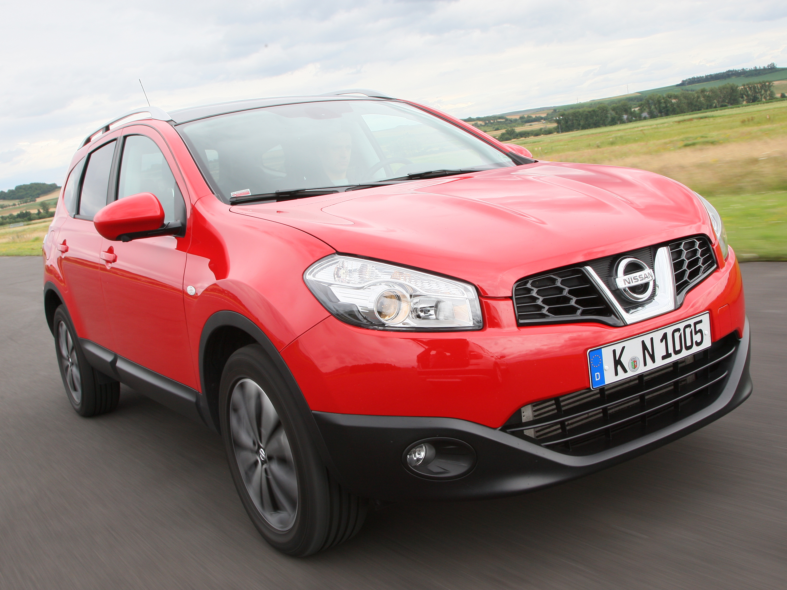 Suv Vergleich Nissan Qashqai 4x2 1 6 Gegen Juke 4x2 1 6