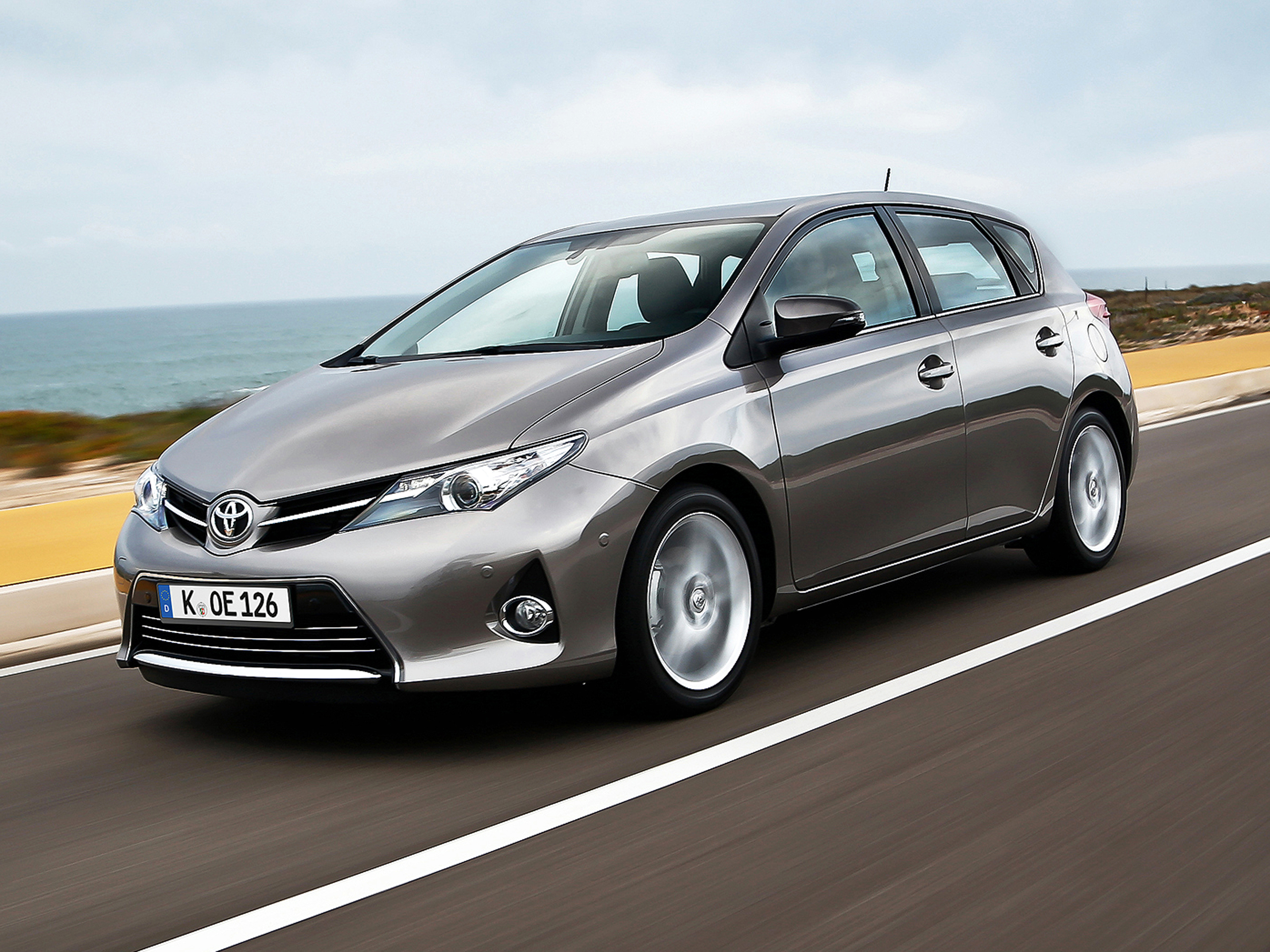 Toyota Auris 1.6 2013: Benziner im ersten Fahrbericht