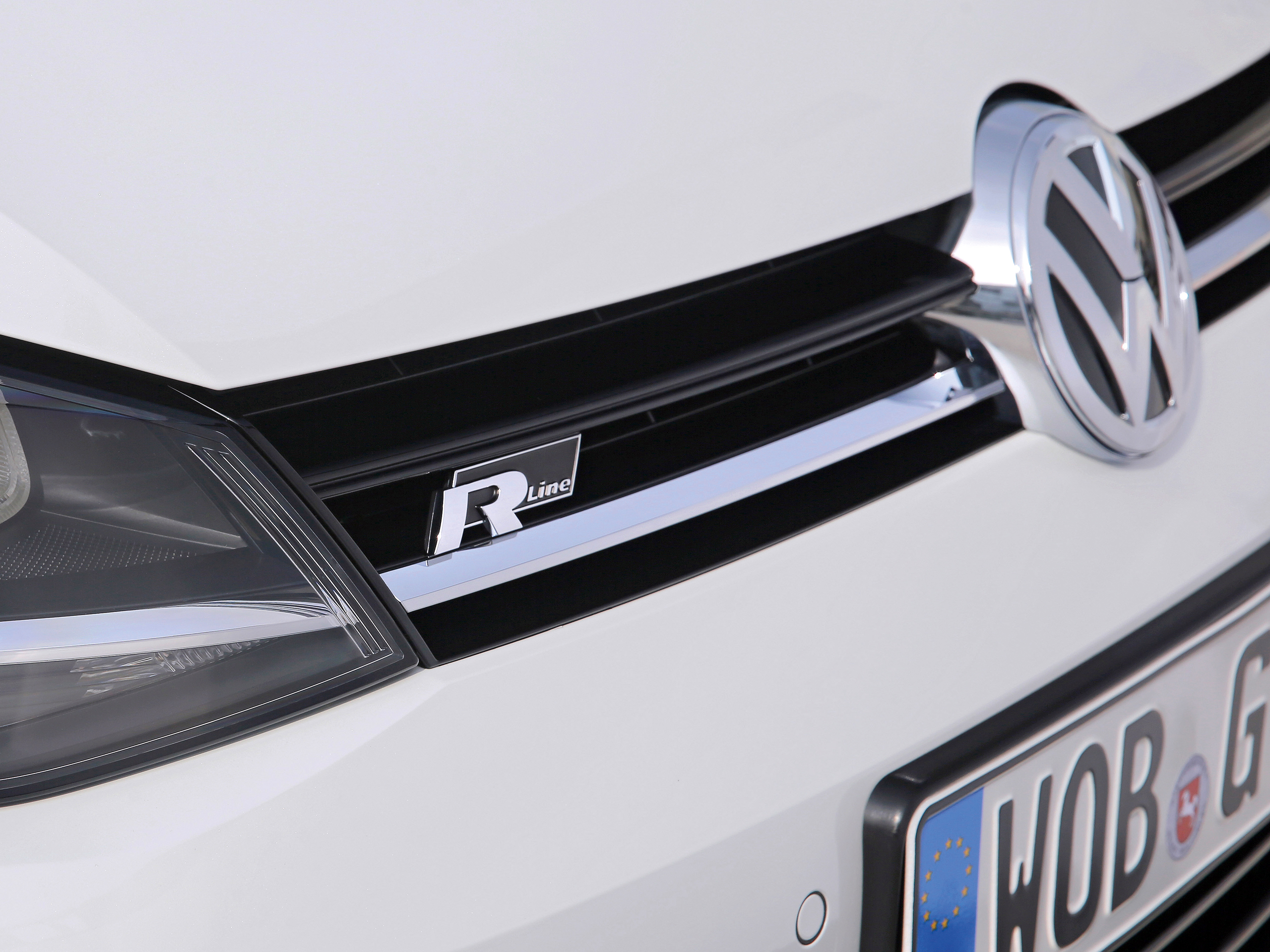 Р лайн. Решетка r line Polo. Шильдик Golf 7. Шильдик на решетку радиатора Volkswagen Golf 7. Шильдик на решетку радиатора Volkswagen.