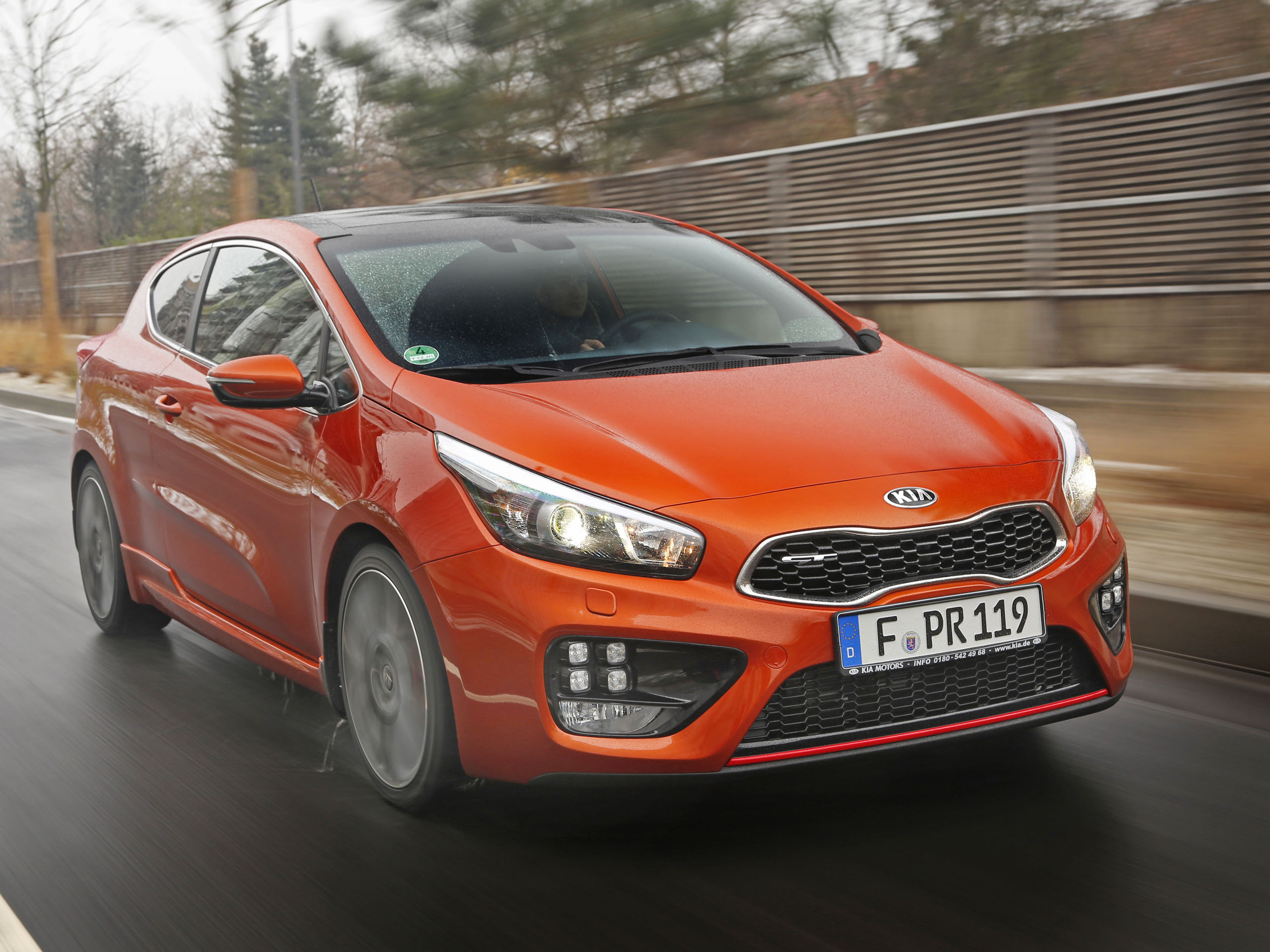 Vergleich Kia Pro Cee D Gt Vs Vw Golf Gti Bilder Technische Daten