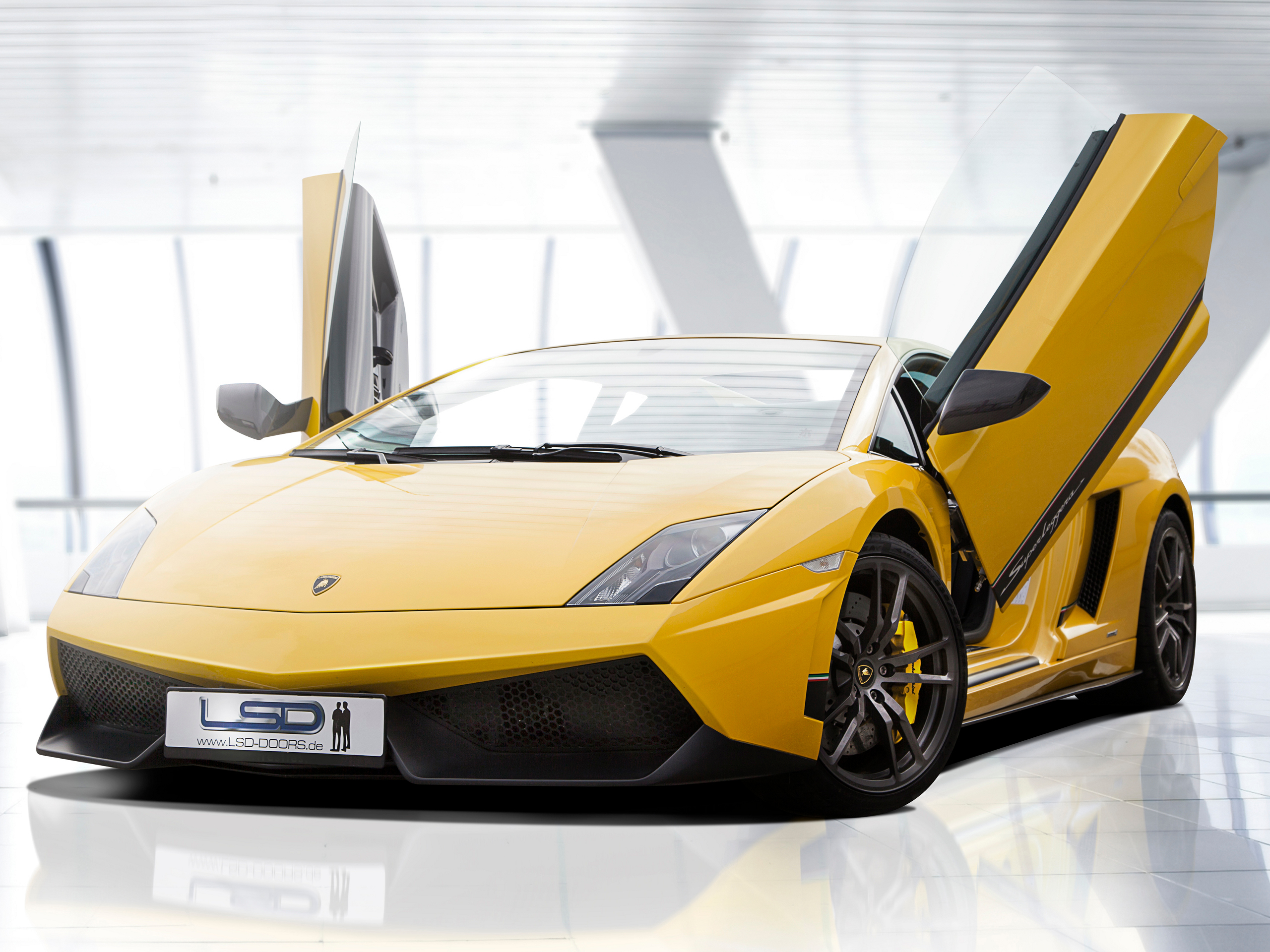 https://www.autozeitung.de/assets/gallery_images/2013/07/LSD-Doors-Lamborghini-Gallardo-Tuning-KW-Automotive-Supersportwagen-5.jpg