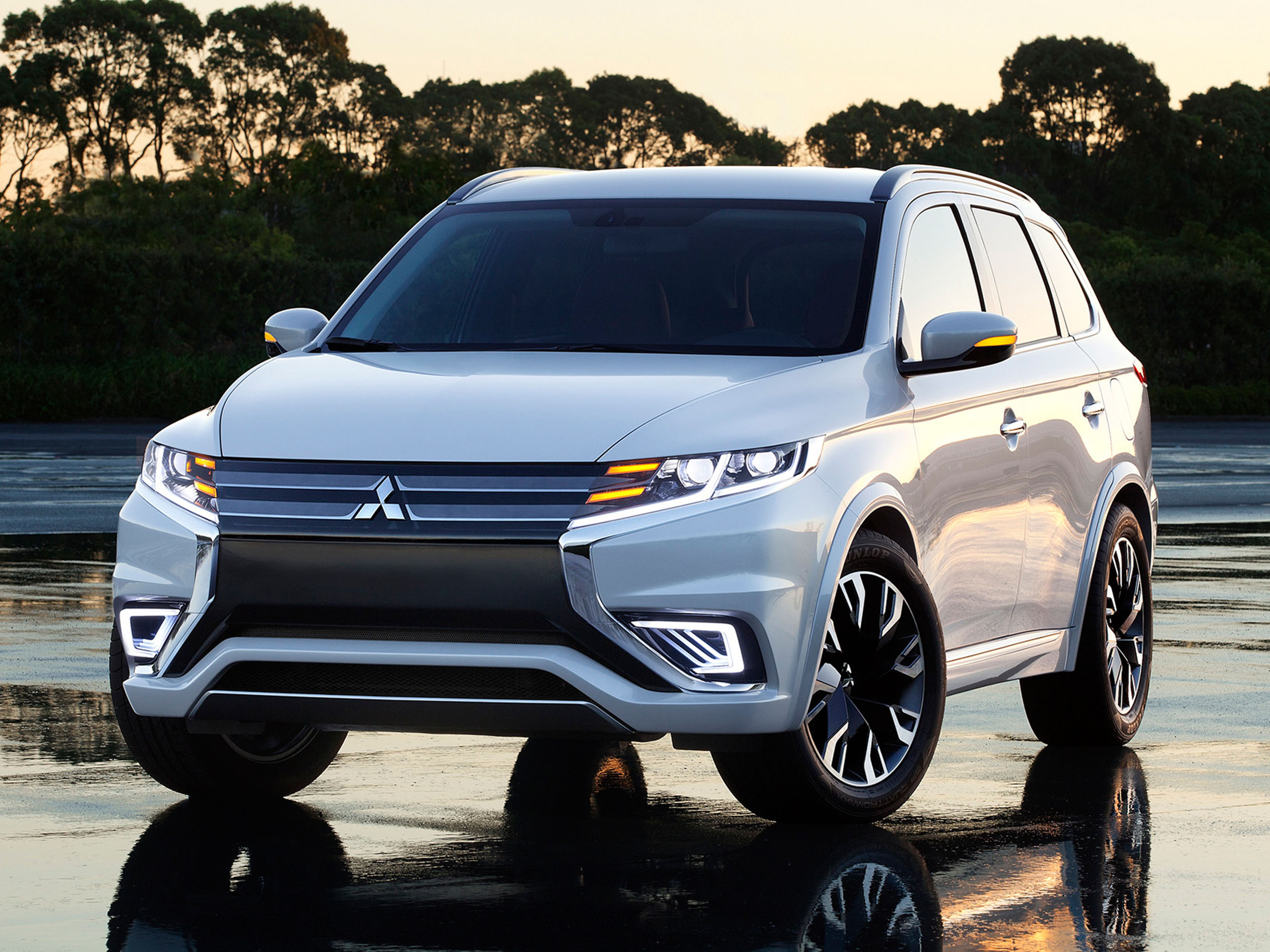 Premiere des Mitsubishi Outlander PHEV ConceptS 2014 in