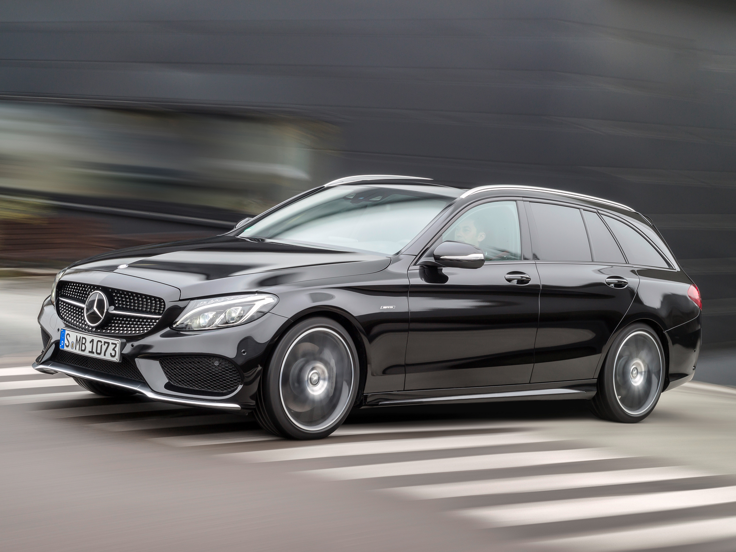 Die neuen Mercedes-AMG C 43 4MATIC Limousine und T-Modell - Mercedes-Benz