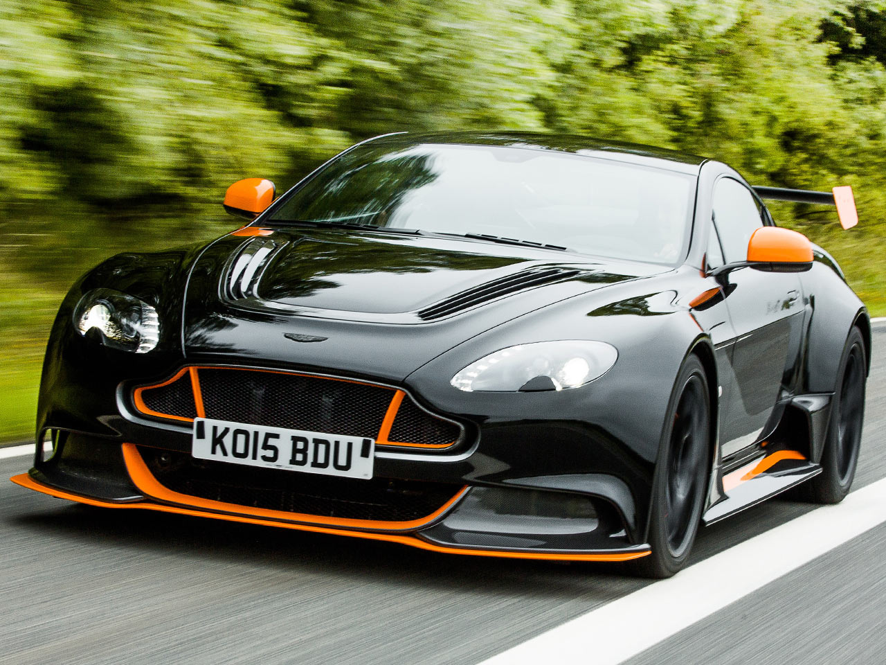 Aston Martin Vantage gt12 2015Рі