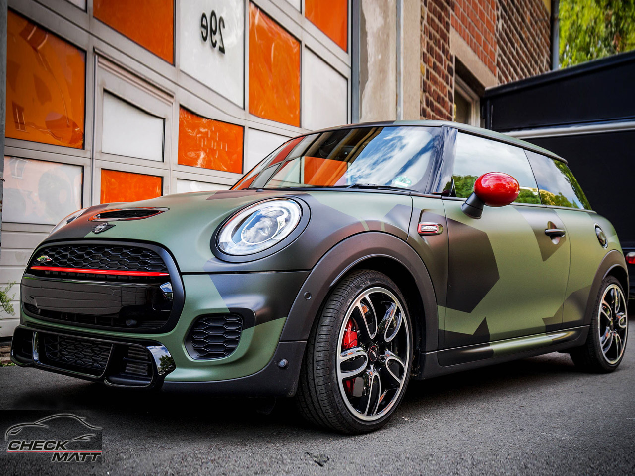 Mini tuning. Mini Cooper JCW Tuning. Mini John Cooper works зеленый. Купер JCW Зелена. Mini Cooper f55 Tuning.