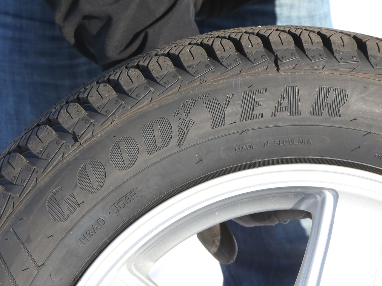 vo 4x Ganzjahresreifen 185/65 R15 92H Runderneuert Allwetter m+s XL vo 4x Ganzjahresreifen 185/65 R15 92H Runderneuert Allwetter m+s XL
