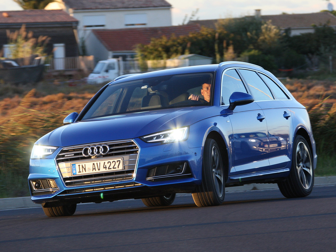Audi A4 Avantvw Passat Variant Vergleichstest Autozeitungde
