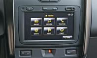 Bilder Dacia Duster TCe 125 4x2 2013 Fahrbericht Bordcomputer Touchscreen