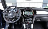 Mini Cooper Fünftürer 2014 Test Cockpit 