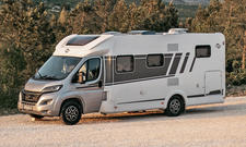 Carado T448 (2024) stehend, von schräg vorne links