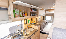 Knaus Boxlife Pro 540 Road 60 Years Küchenzeile und Bett
