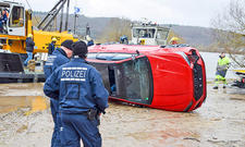 Audi RS 6 aus dem Neckar geborgen