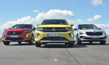Peugeot 2008/VW T-Cross/Skoda Kamiq; fahrend von vorne