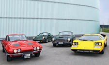 Bilder Classic Cars Vergleich Aston Martin DB6 Corvette Sting Ray Lamborghini Countach Porsche 911