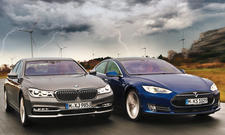 BMW 750i xDrive vs Tesla Model S P90D Vergleich