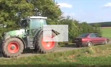BMW 5er zieht Traktor weg: Video