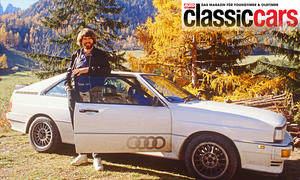 Reinhold Messner stehend am Audi Quattro