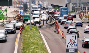 Fahrbahnverengungen in Autobahn-Baustellen