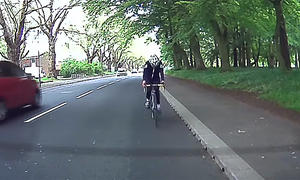 Radfahrer vs. Heckscheibe