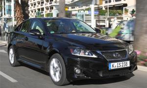 Lexus IS 200d: Die Mittelklasse-Limousine mit 2,2-Liter-Basisdiesel kostet ab 31.960 Euro
