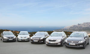 Fünf Mittelklasse-Kombis im Test der AUTO ZEITUNG: Mazda, Opel, Skoda, Toyota und VW
